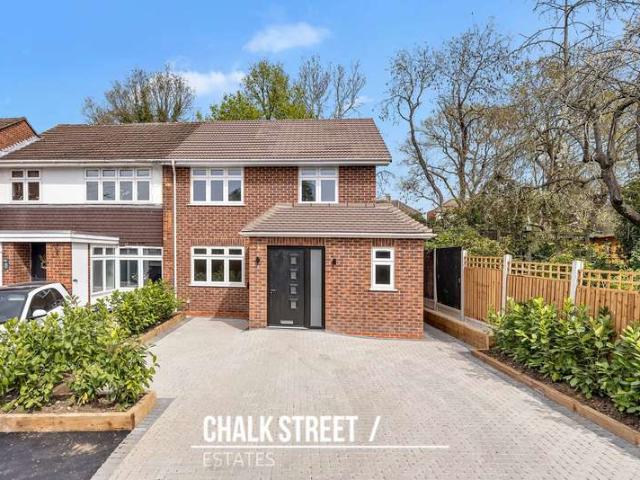 4 Bedroom End Of Terrace House