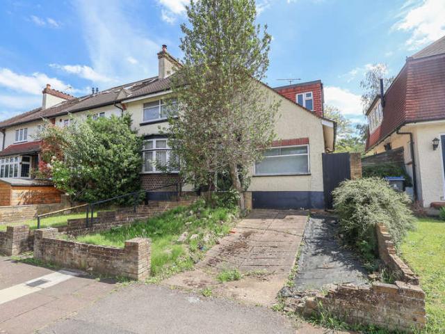 4 Bedroom End Of Terrace House