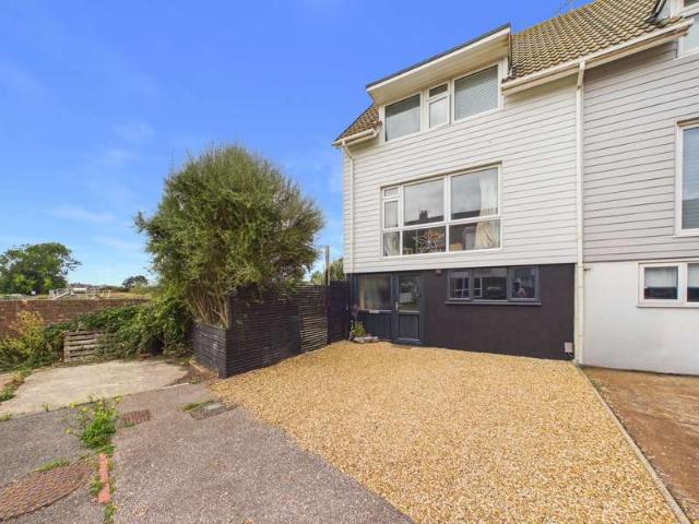 4 Bedroom End Of Terrace House