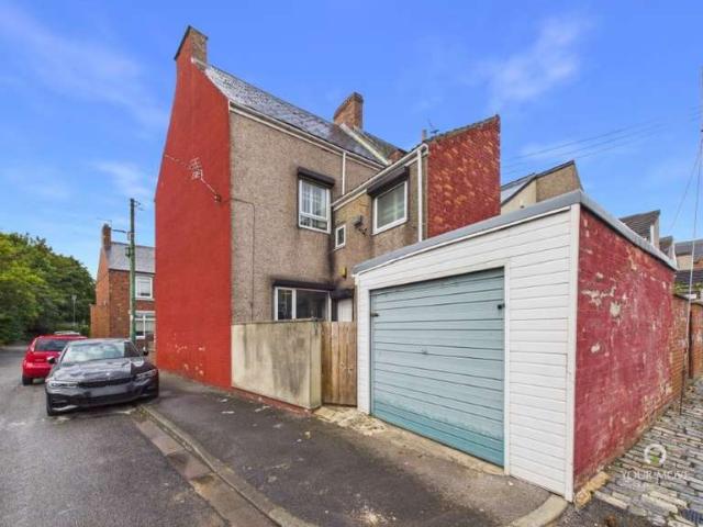 4 Bedroom End Of Terrace House