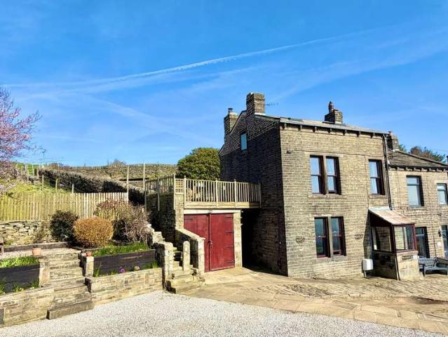 4 Bedroom End Of Terrace House