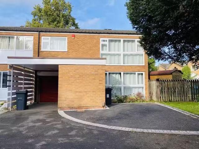 4 bedroom end of terrace house for rent in Augustus Road, Edgb.