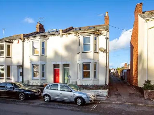 4 bedroom end of terrace house for rent in Haldon View Terrace.