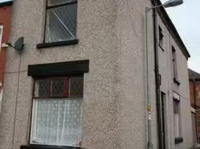 4 bedroom end of terrace house for rent in Oxford Grove, Bolto.
