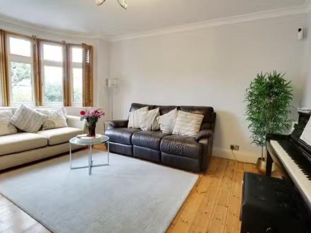 4 bedroom end of terrace house for rent in Murray Avenue, Brom.