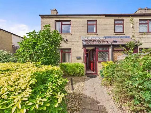 4 bedroom end of terrace house for rent in Rosewarn Close, Bat.