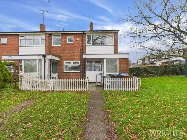 4 bedroom end of terrace house for rent in Travellers Lane, Ha.