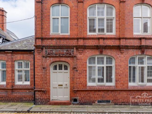 4 bedroom end of terrace house for sale