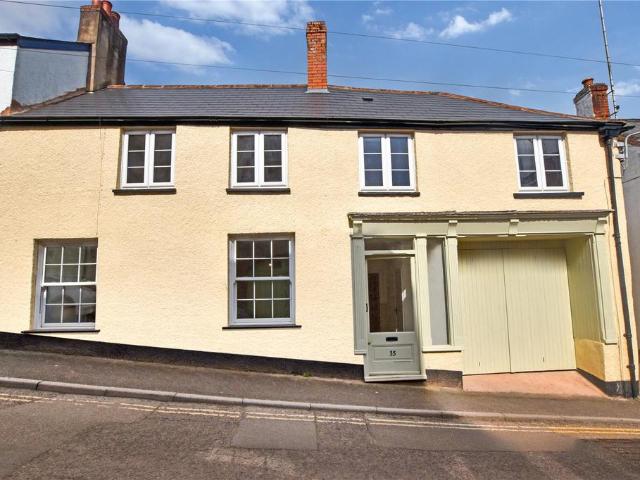 4 bedroom end of terrace house for sale