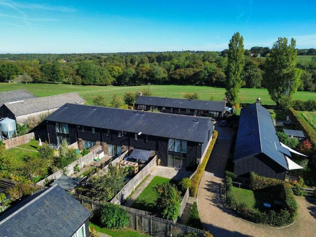 4 bedroom end of terrace house for sale