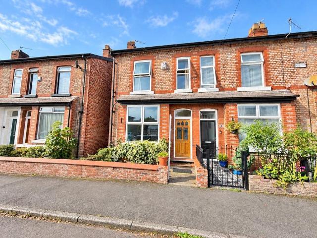 4 bedroom end of terrace house for sale