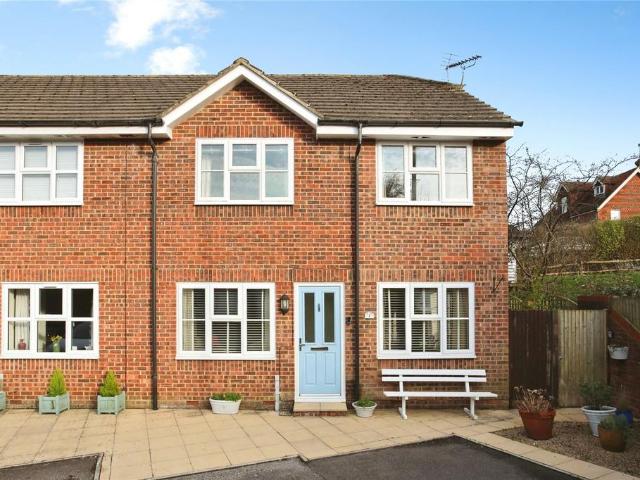 4 bedroom end of terrace house for sale