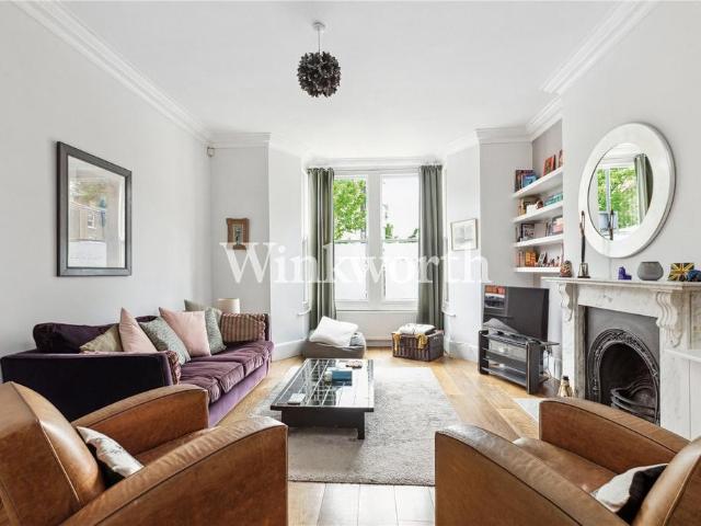 4 bedroom end of terrace house for sale