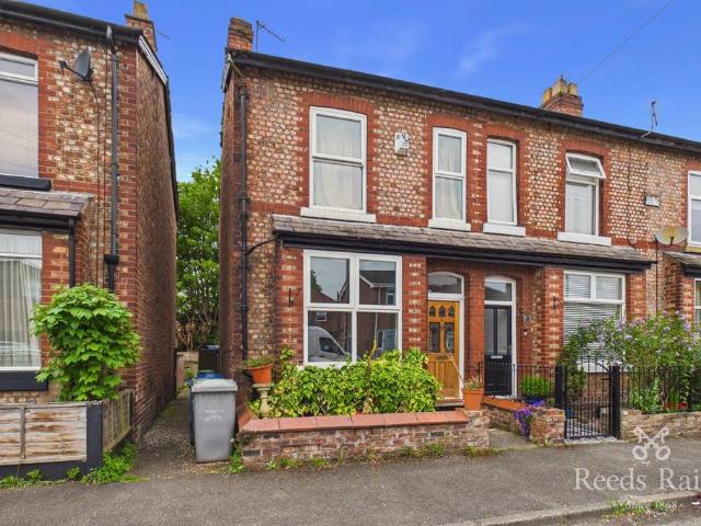 4 bedroom end of terrace house for sale