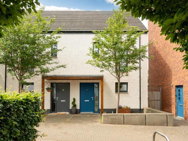 4 bedroom end of terrace house for sale