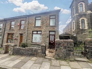 4 bedroom end of terrace house for sale