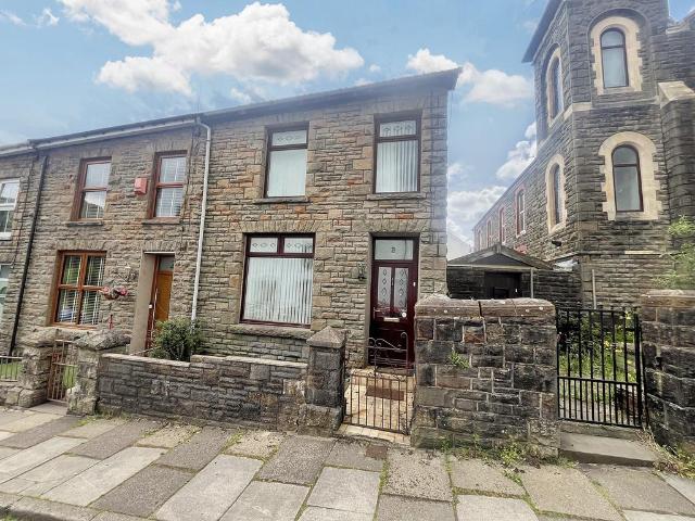 4 bedroom end of terrace house for sale