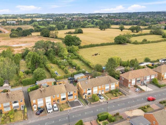4 bedroom end of terrace house for sale
