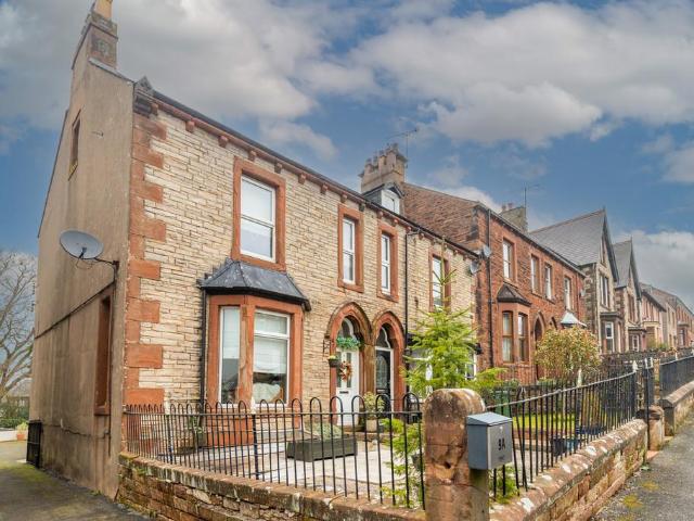 4 bedroom end of terrace house for sale