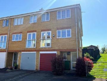 4 bedroom end of terrace house for sale