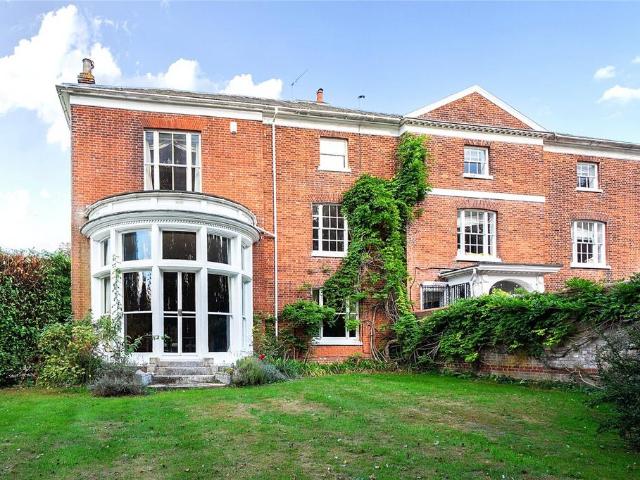 4 bedroom end of terrace house for sale
