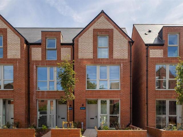 4 bedroom end of terrace house for sale