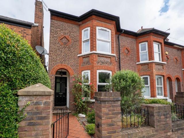 4 bedroom end of terrace house for sale