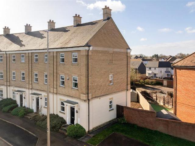 4 bedroom end of terrace house for sale