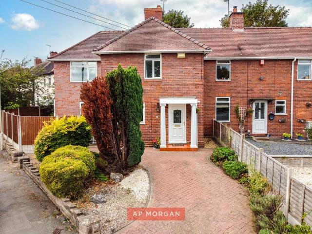 4 bedroom end of terrace house for sale