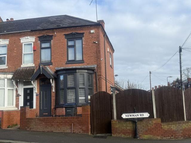 4 bedroom end of terrace house for sale