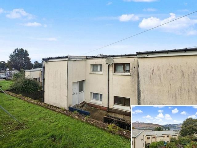 4 bedroom end of terrace house for sale
