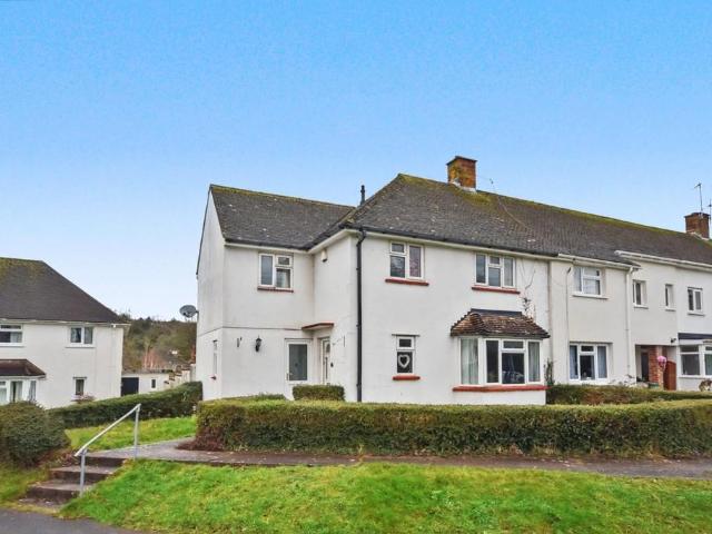 4 bedroom end of terrace house for sale