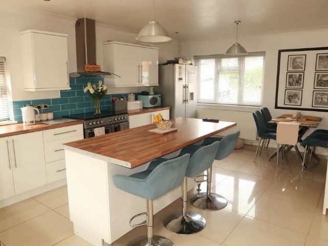 4 bedroom end of terrace house for sale