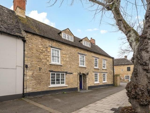 4 bedroom end of terrace house for sale