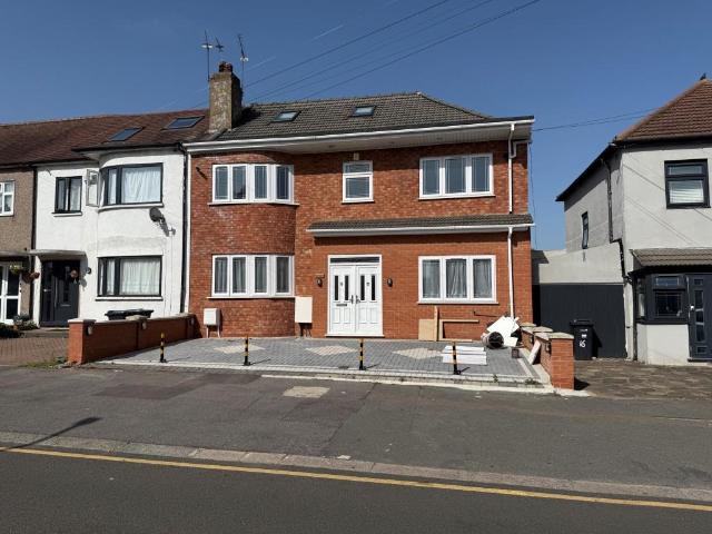 4 bedroom end of terrace house for sale