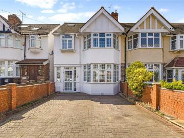4 bedroom end of terrace house for sale