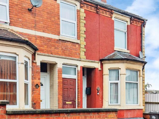 4 bedroom end of terrace house for sale