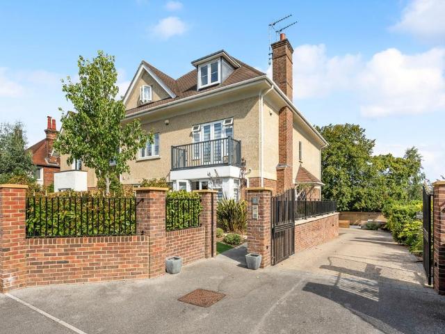4 bedroom end of terrace house for sale