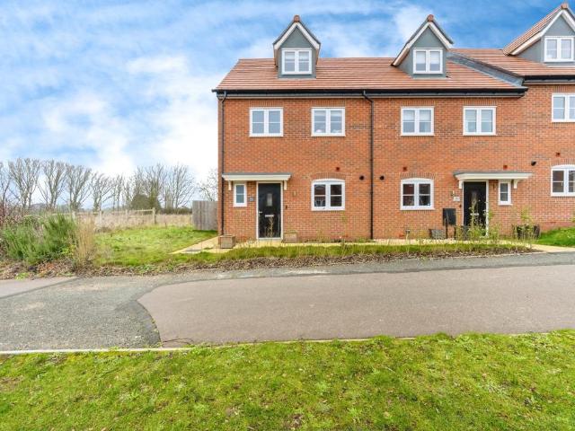 4 bedroom end of terrace house for sale