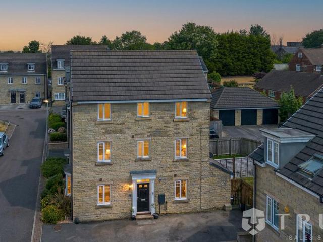 4 bedroom end of terrace house for sale