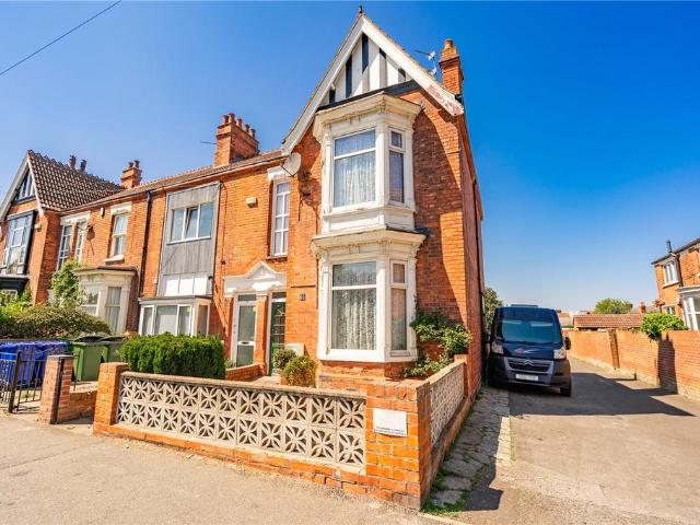 4 bedroom end of terrace house for sale