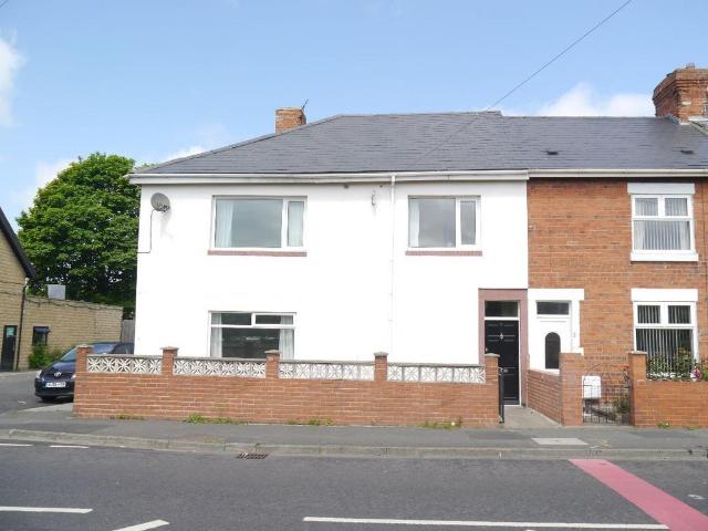 4 bedroom end of terrace house for sale