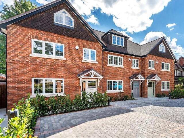 4 bedroom end of terrace house for sale