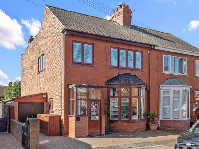 4 bedroom end of terrace house for sale