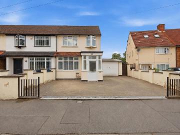4 bedroom end of terrace house for sale