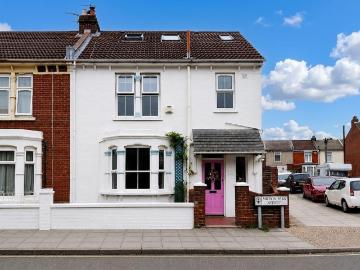 4 bedroom end of terrace house for sale