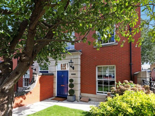 4 bedroom end of terrace house for sale