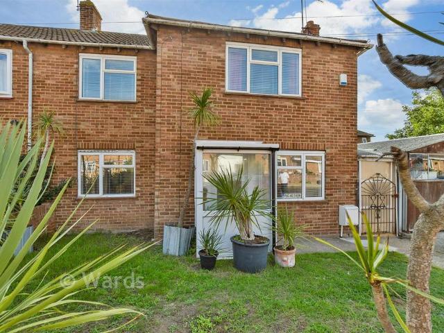 4 bedroom end of terrace house for sale