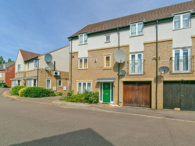 4 bedroom end of terrace house for sale