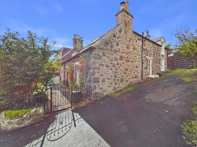 4 bedroom end of terrace house for sale